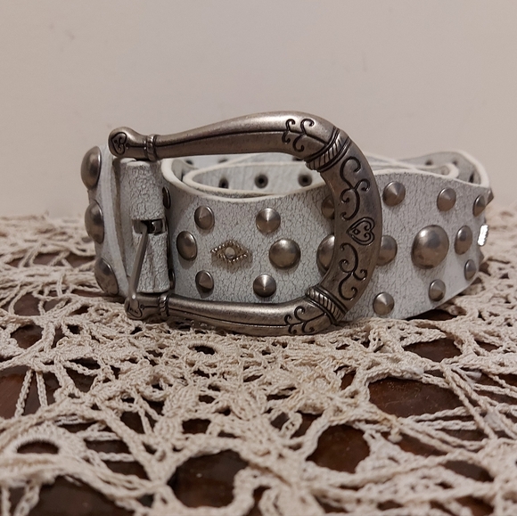 Steve Madden White Wash Leather Belt with Silver Tone Studs - Picture 2 of 7